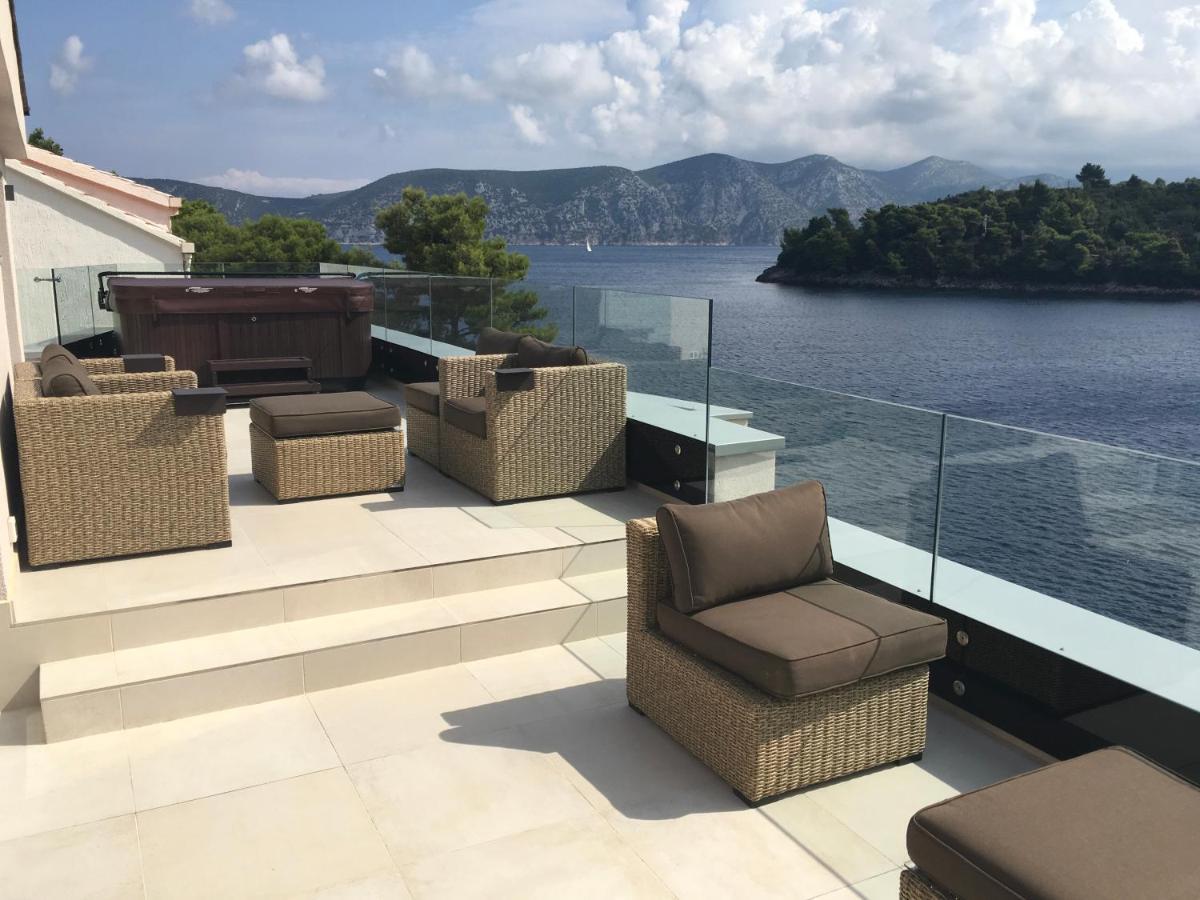 High View-A Seaside Villa With Huge Jacuzzi Рачишче Экстерьер фото